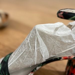 Kenneth Cole summer sandals